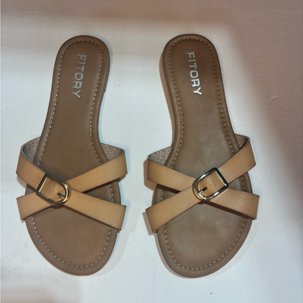 Women’s flat sandles size 8